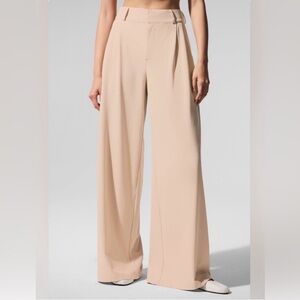 ALO Yoga Dreamscape High Waist Trousers. Women. Tall Small 
33” inseam